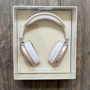 Wireless rechargeable over the ear headphones
New in box